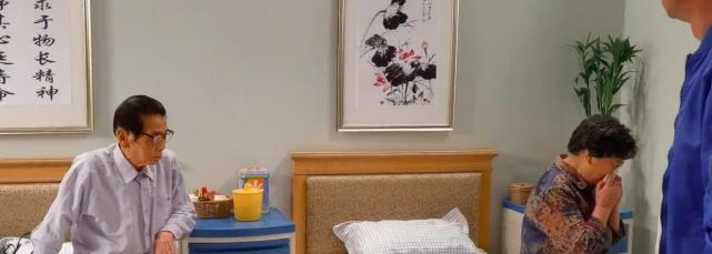 《外来媳妇本地郎》康伯康婶夫妻缘尽?82岁龚锦堂憔悴