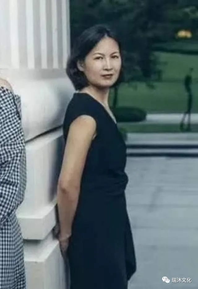 曾是得力秘书的姚凌不顾30岁年龄差成为任正非的第二任妻子