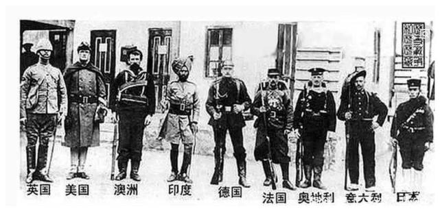 ""八国联军的侵略成功镇压了义和团运动,义和团以及清军的溃败迫使