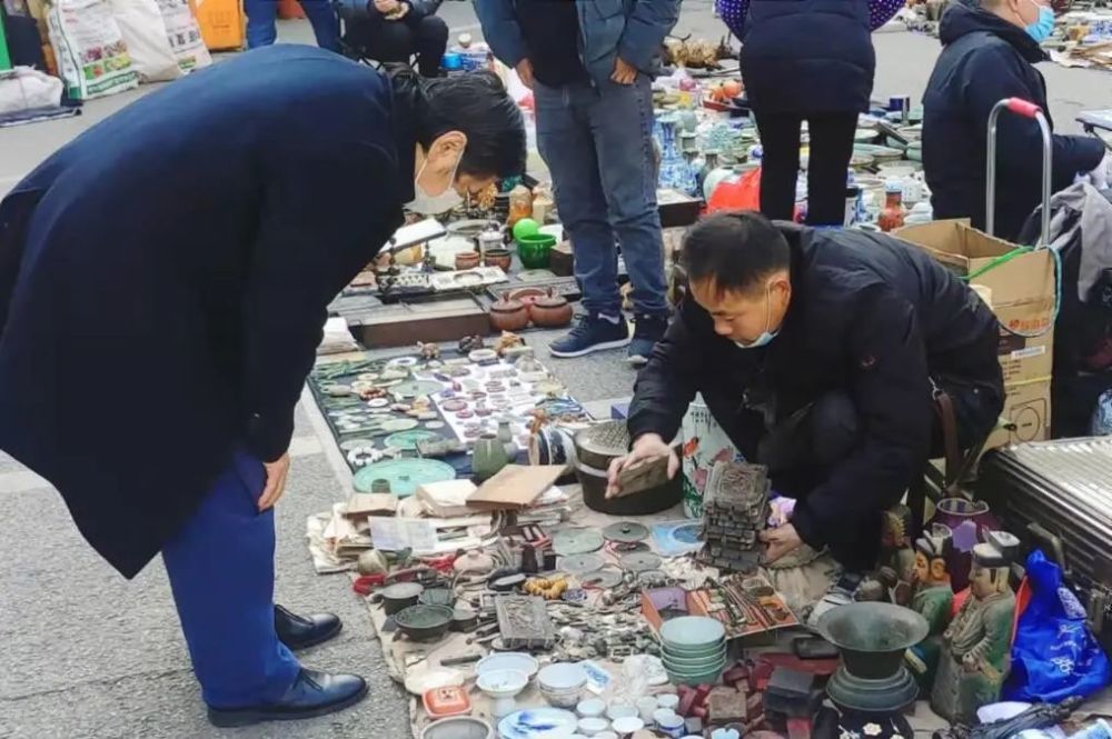 寻宝地摊全民淘宝12月18日徐东古玩城全民淘宝地摊文化节如约而至