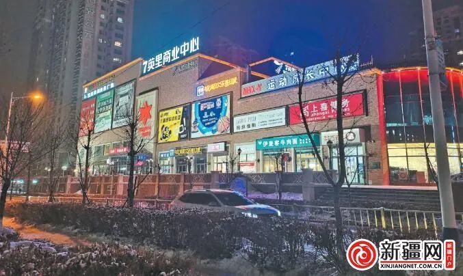 友好时尚购物中心长春路店还为消费者推出满额免费停车,消费抽奖中