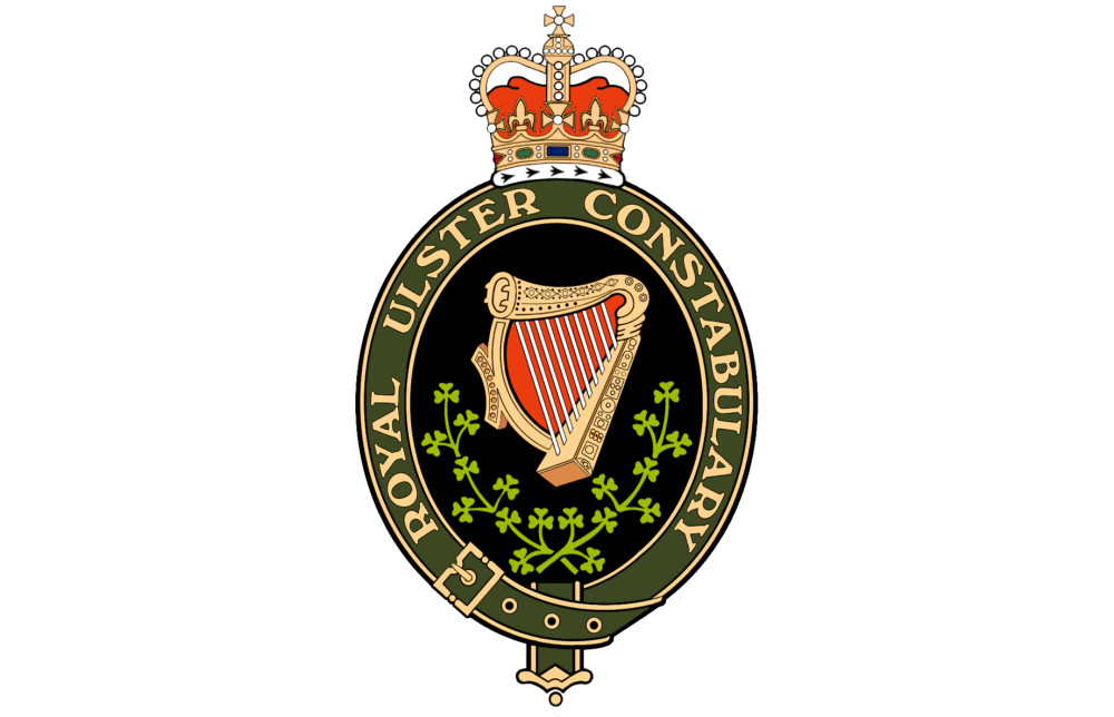 北爱尔兰皇家骑警队的徽章,主体图案是黑色背景上的爱尔兰竖琴和