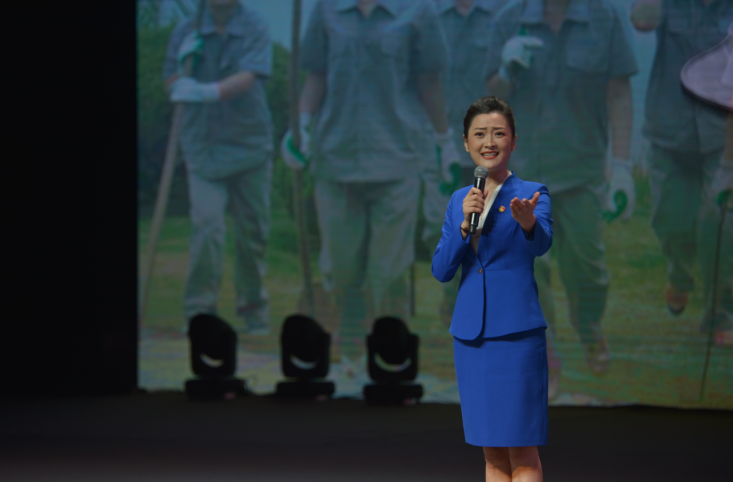 来自扬州的陈雅婷在舞台上还原了抗日女英烈喻尊霞的造型,讲述了自己