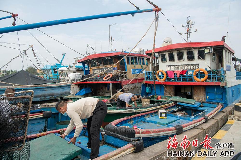 琼海潭门渔船归港避风