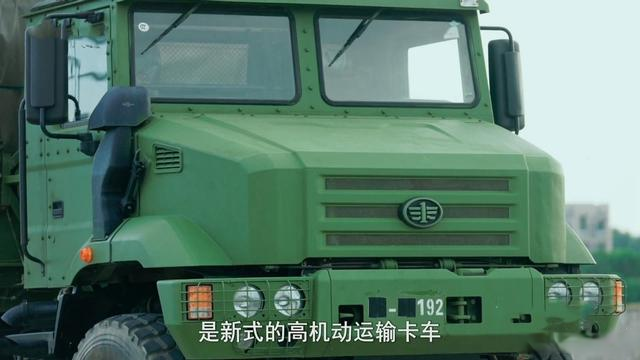 细品国产新型mv3高机卡车?触屏中控和模块化装甲,顶部