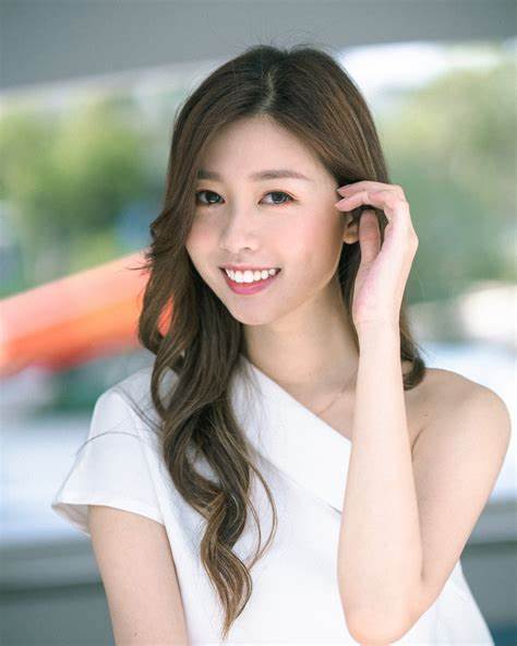 自台庆之后李芷晴也开始慢慢被网友们关注起来了,所以这也可以说是在