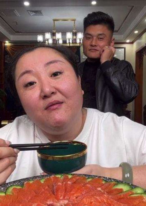 北京胖姐身价2亿,为何还是停不下吃播的脚步?3个原因