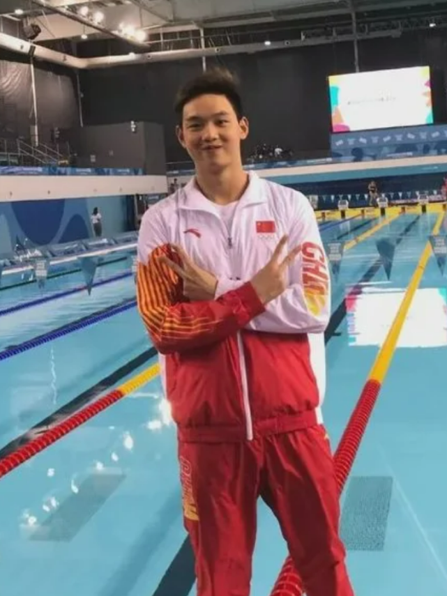 张雨霏男友正式浮出水面:贴身帽子都送他,2人