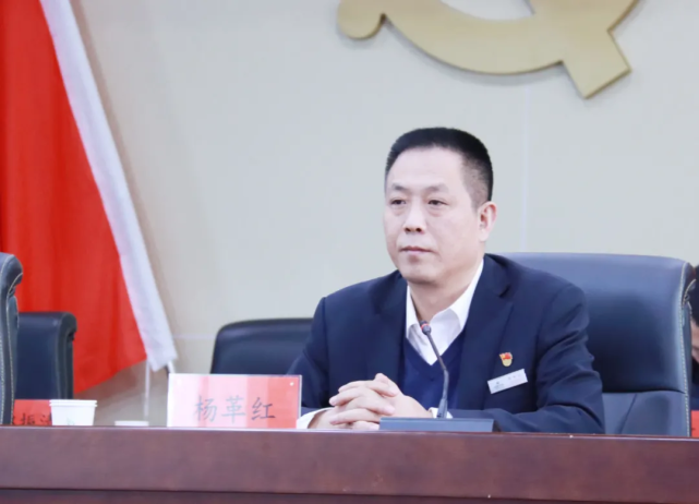 村党支部书记李坤与高平农商银行米山支行行长邱玉峰签署结对共建协议