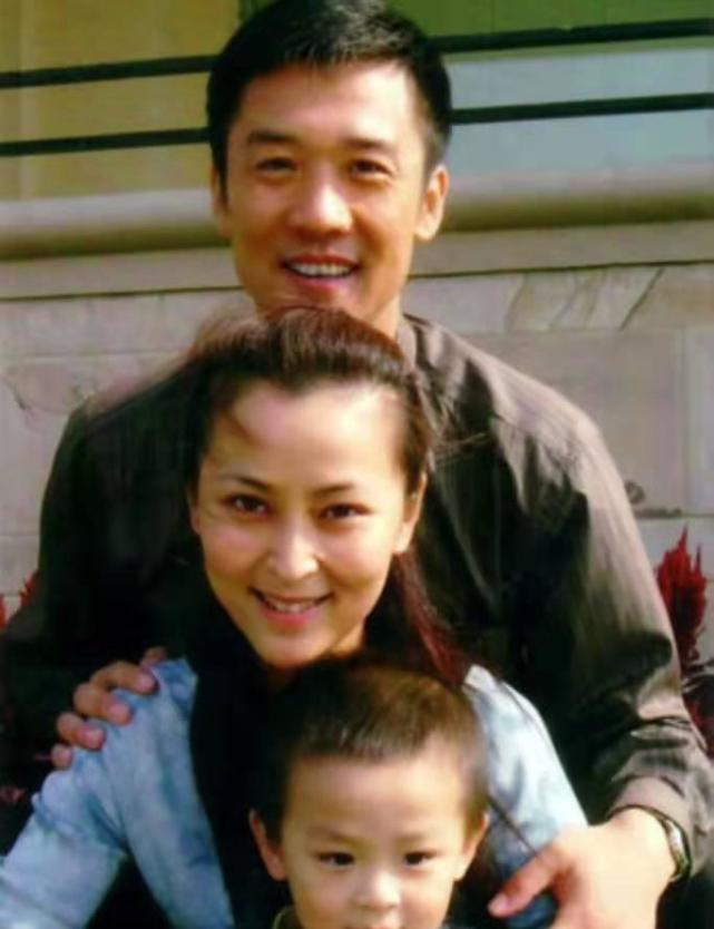 离婚一段时间以后,现任老公许云帆对何音一见钟情,展开了猛烈的追求