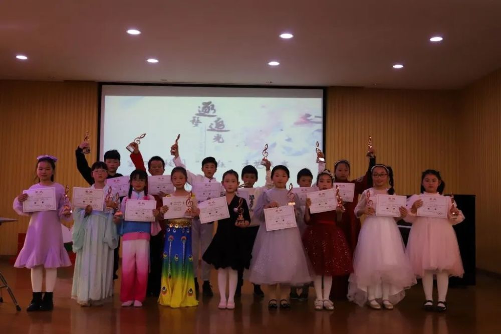 六(10)班王溪媛 六(6)班唐若溪 五(2)班王妤歆银奖:四(10)班徐紫云 五