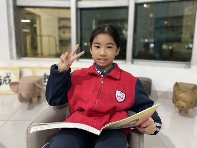 孝1班 吴梓濠以下是在十一月份里坚持做好个人学习用品整理收纳的同学