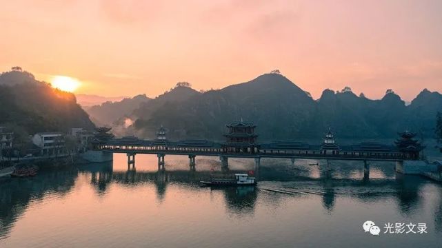 溆浦县思蒙风雨桥沐浴朝阳金碧辉煌