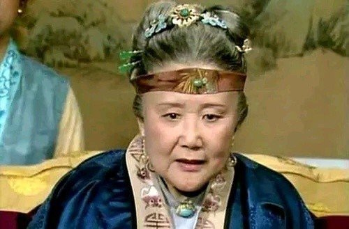 妾可以与正室分享丈夫,妻子应该对妾室恨之入骨,而贾母却有着与众不同
