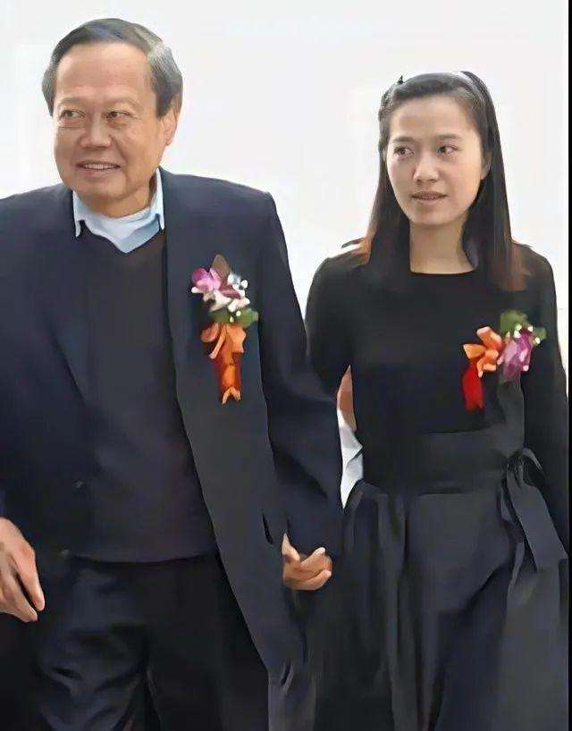 杨振宁妻子翁帆为了丈夫身体坚持17年早睡爷孙恋也有浪漫结局