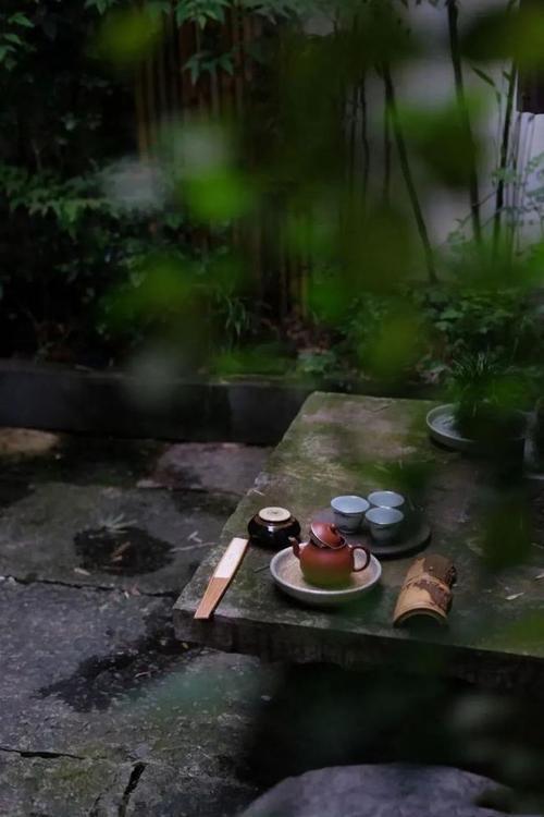 看着流光与斑斓,释然豁达,说一句,人生不过如此,淡然一笑罢了