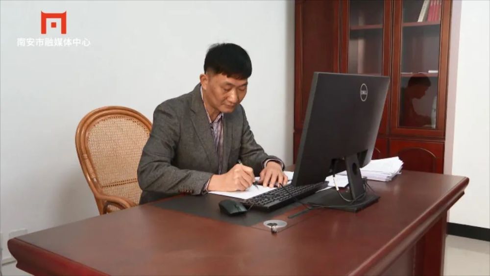 喜迎两会代表委员风采人大代表洪金祝把群众生命安全排在首位