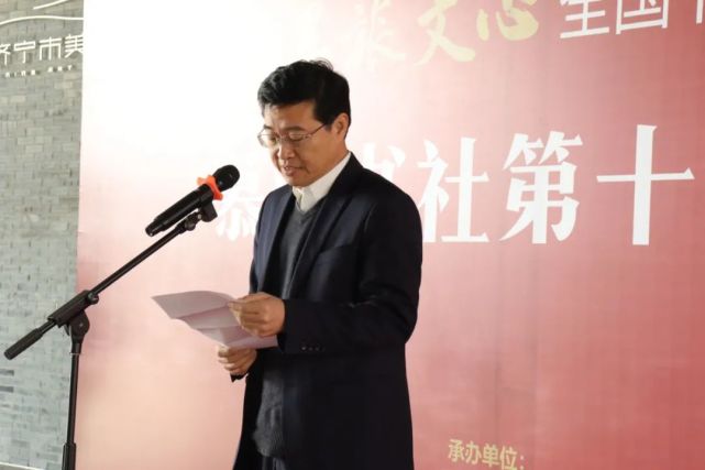 市人大常委会原党组书记,第一副主任梁之安宣布展览开幕慕鸿书社社长