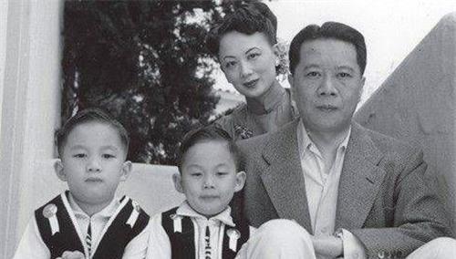 不过孔令杰在美国一直很低调,人们即使想要探得孔令杰的八卦,也只有两