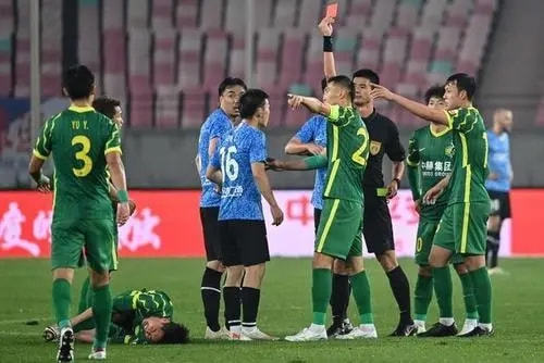 "国安在送球员出去踢球方面是比较让人佩服,远的有杨晨,邵佳一,周宁