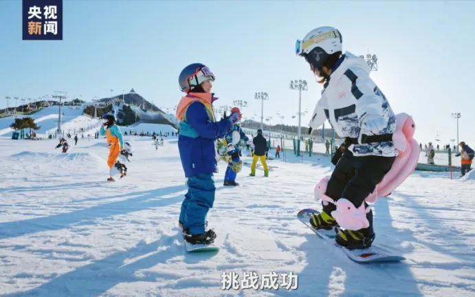 为北京冬奥会加油王冰冰与8岁滑雪女孩p