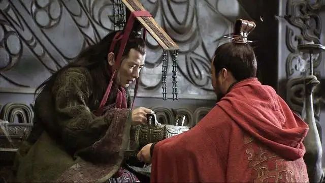 我没有机会但又是个威胁,刘辩的母亲是何皇后他的舅舅是权倾朝野的大