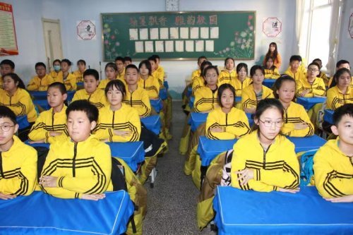 开原八中将继续加强法制宣传教育,为每一位学生的健康成长营造风清气
