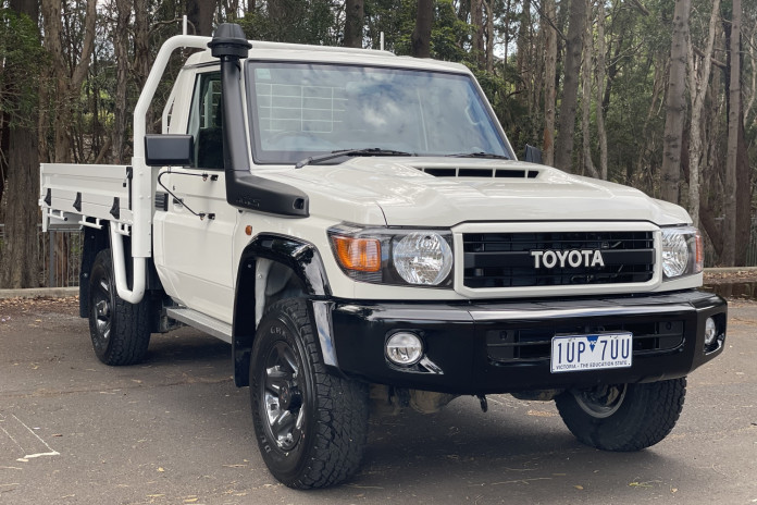 2022年丰田陆地巡洋舰landcruiser70系列皮卡70周年纪念版