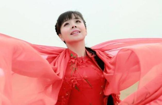 36岁王二妮近况曝光,整体形象显怪异,翻唱歌曲被指不