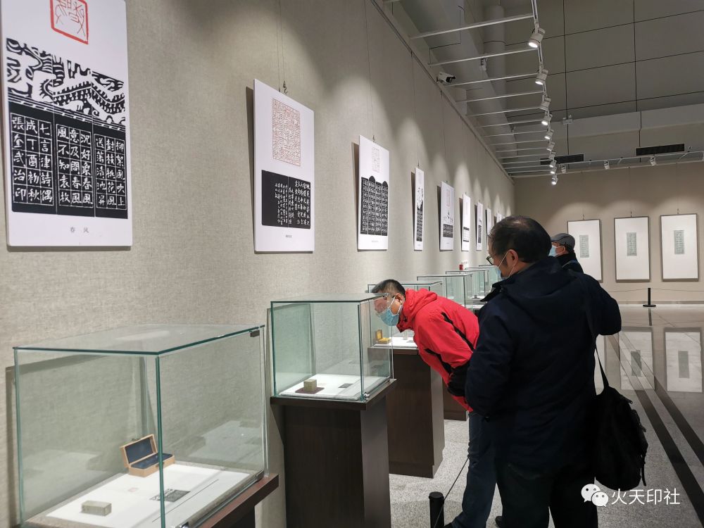 "金石之约-张奎武书法篆刻展"在邹平美术馆举行_腾讯新闻