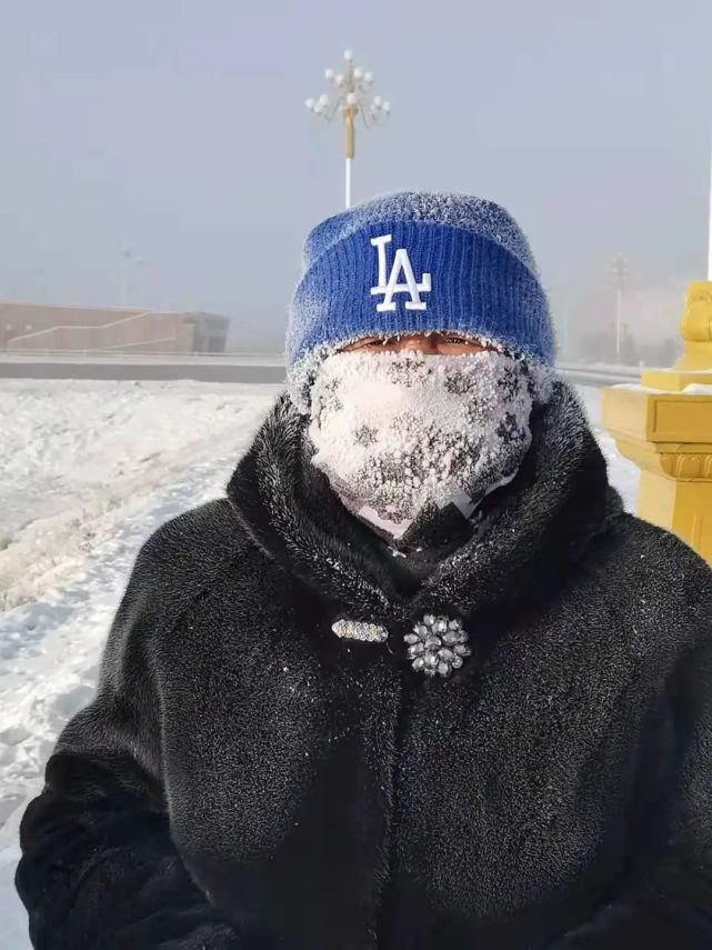 加的厚毛衣,要不然这天气不行,走几步冻得不行