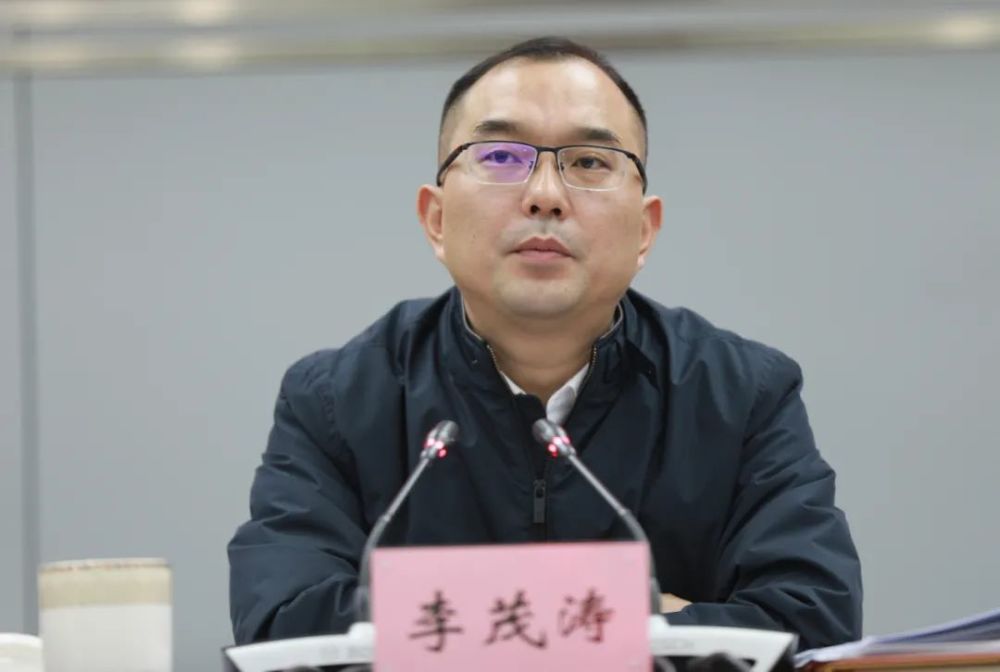 云阳县第十七届人民政府第十次全体会议召开