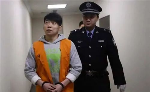 白静周成海的离婚案就更可怕,案件性质从民事直接变成刑事案件.