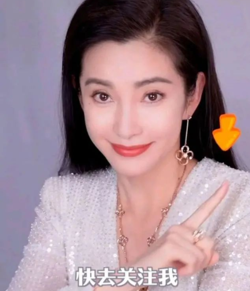 随着年龄的增长,她渐渐淡出了观众的视野,一代美人,李冰冰曾经也是
