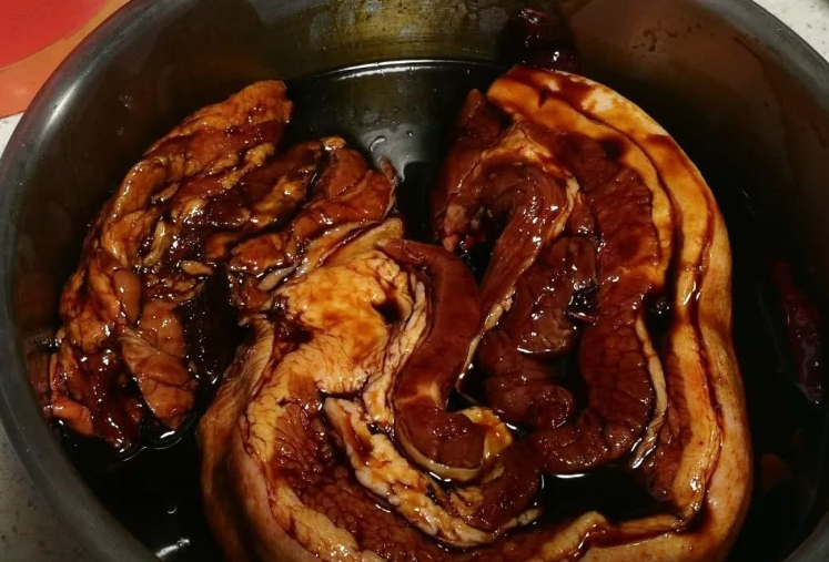 猪肉用酱油泡3天再晒半天比腊肉卤肉都香最好吃的猪肉做法