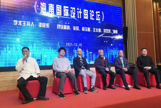 图3-论坛嘉宾左起:谭晓东,张风,段玉聪,王太喜,刘双庆,李阳论坛中.