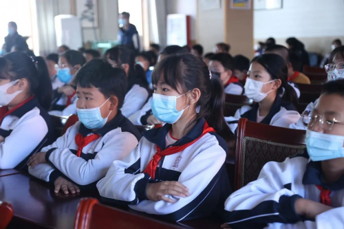 童心迎奥运一起向未来房山区城关小学举办校园冬奥会