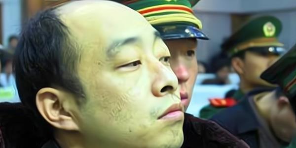 李满林的简介在山西省有位赫赫有名的黑帮老大,他叫李满林,他的名字让