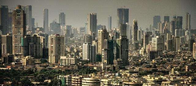 话题回到刚刚说到的孟买,印度自豪的认为它会超过上海,那它优势是