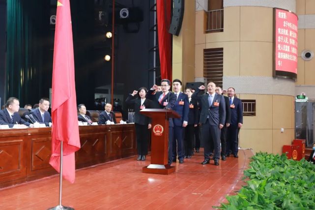 两会特别报道|简阳市第十八届人民代表大会第一次会议闭幕