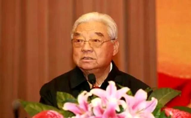 他曾担任总后勤部政委26岁授大尉59岁升中将65岁升上将