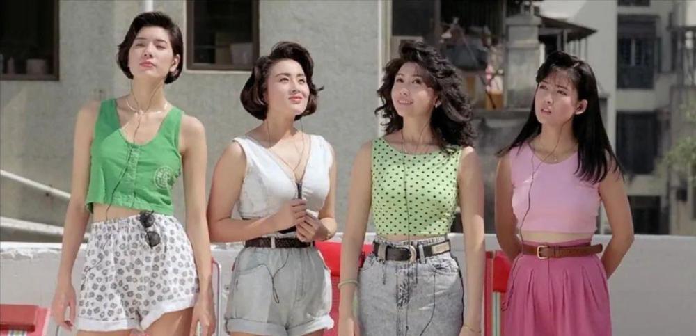 刚一出道,她就参演了王晶的《精装追女仔》,这部电影当年是美女云集