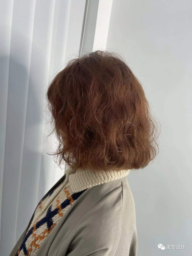 非常可爱的芭比烫发,中短发烫芭比烫真的非常可爱,红棕发适合秋冬