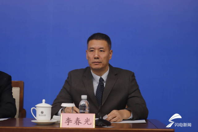 最后,李春光提醒,学校放假在即,各地和大中小学要认真做好假期学校