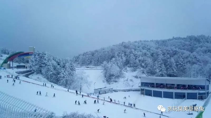 峨眉山雷洞坪滑雪场峨眉山风景区雷洞坪滑雪场,地处5a级旅游景区中的