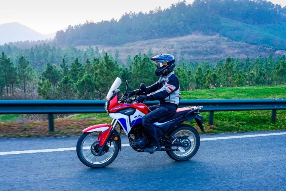 非铺装路有惊喜的平民小非双新大洲本田crf190l评测