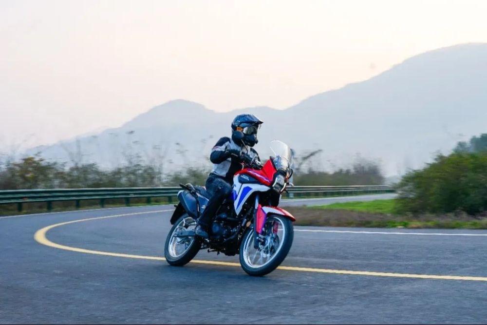 非铺装路有惊喜的平民小非双新大洲本田crf190l评测