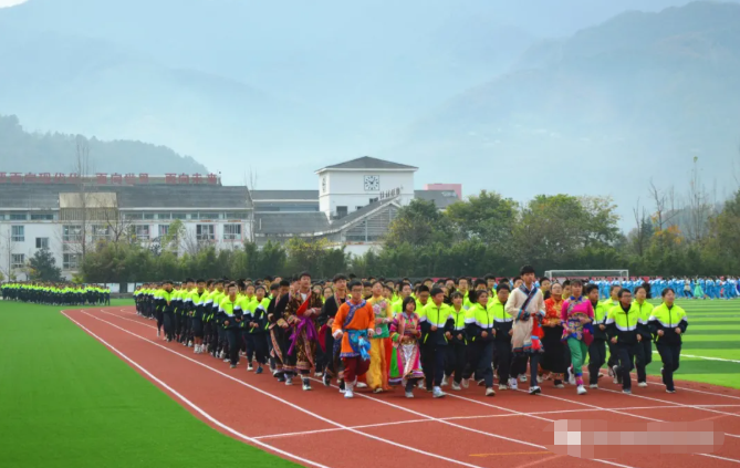 艺体亮色 阳光课间平武中学学生身体素质普遍较好,少数民族学生能歌善