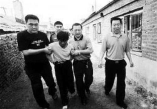 辽宁悍匪王强8年残害45人专挑情侣下手找同伙还有3个要求