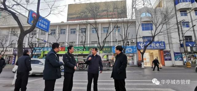 12月24日,华亭市执法局通过摸排登记,分析研判,下发限期拆除通知等